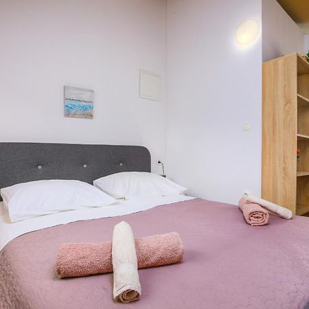 Отель Prima Insula Glamping Brusici Экстерьер фото