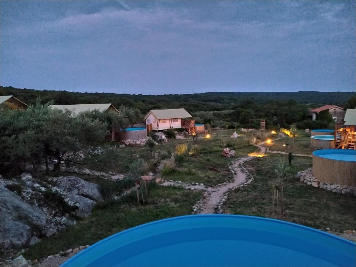 Отель Prima Insula Glamping Brusici Экстерьер фото