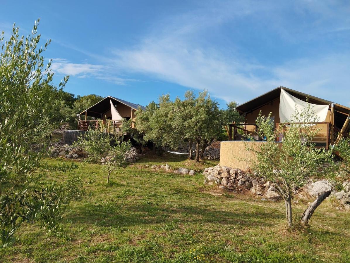 Отель Prima Insula Glamping Brusici Экстерьер фото