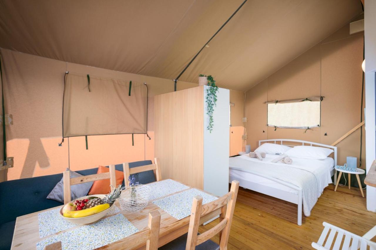 Отель Prima Insula Glamping Brusici Экстерьер фото