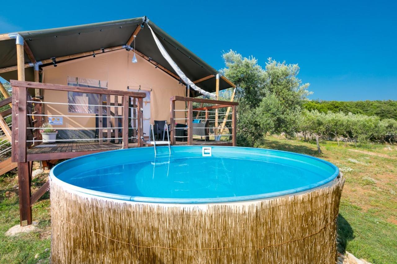 Отель Prima Insula Glamping Brusici Экстерьер фото