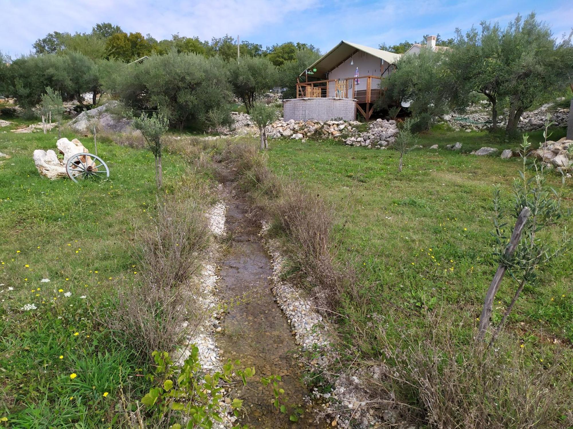 Отель Prima Insula Glamping Brusici Экстерьер фото