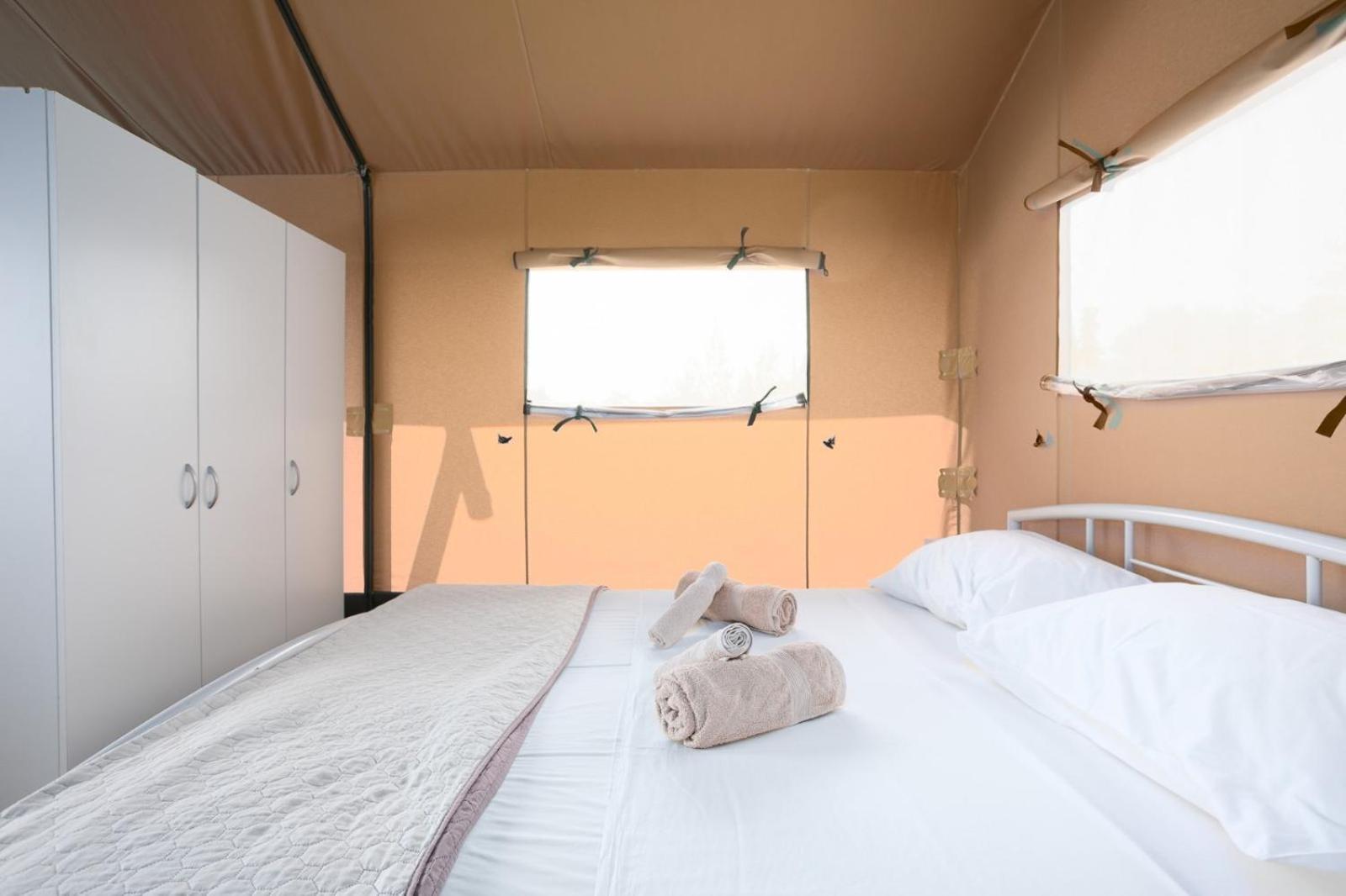 Отель Prima Insula Glamping Brusici Экстерьер фото