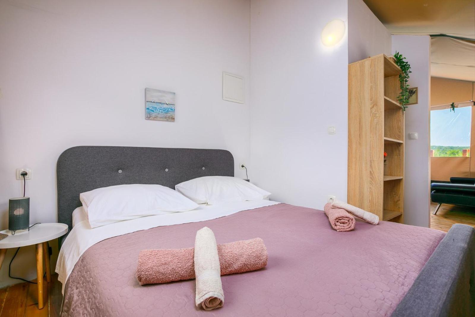Отель Prima Insula Glamping Brusici Экстерьер фото