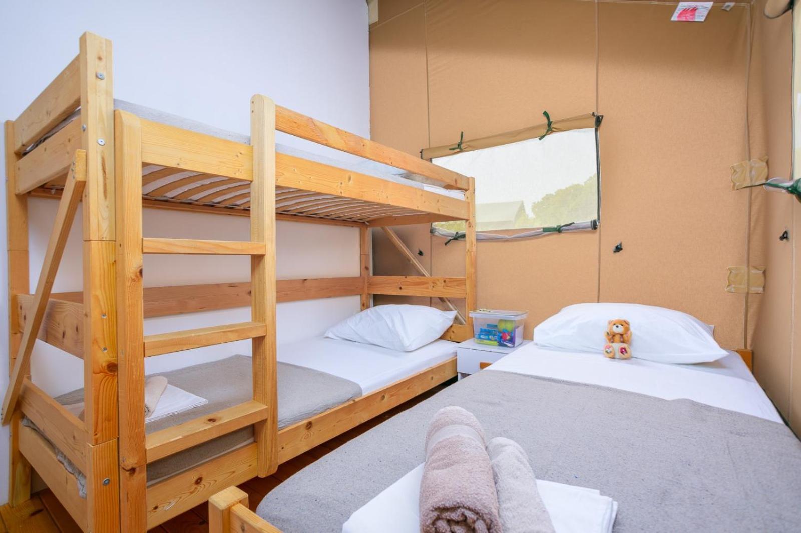 Отель Prima Insula Glamping Brusici Экстерьер фото