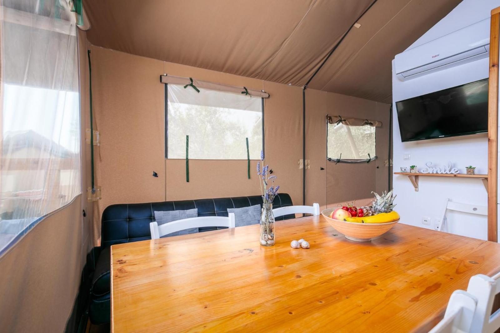 Отель Prima Insula Glamping Brusici Экстерьер фото