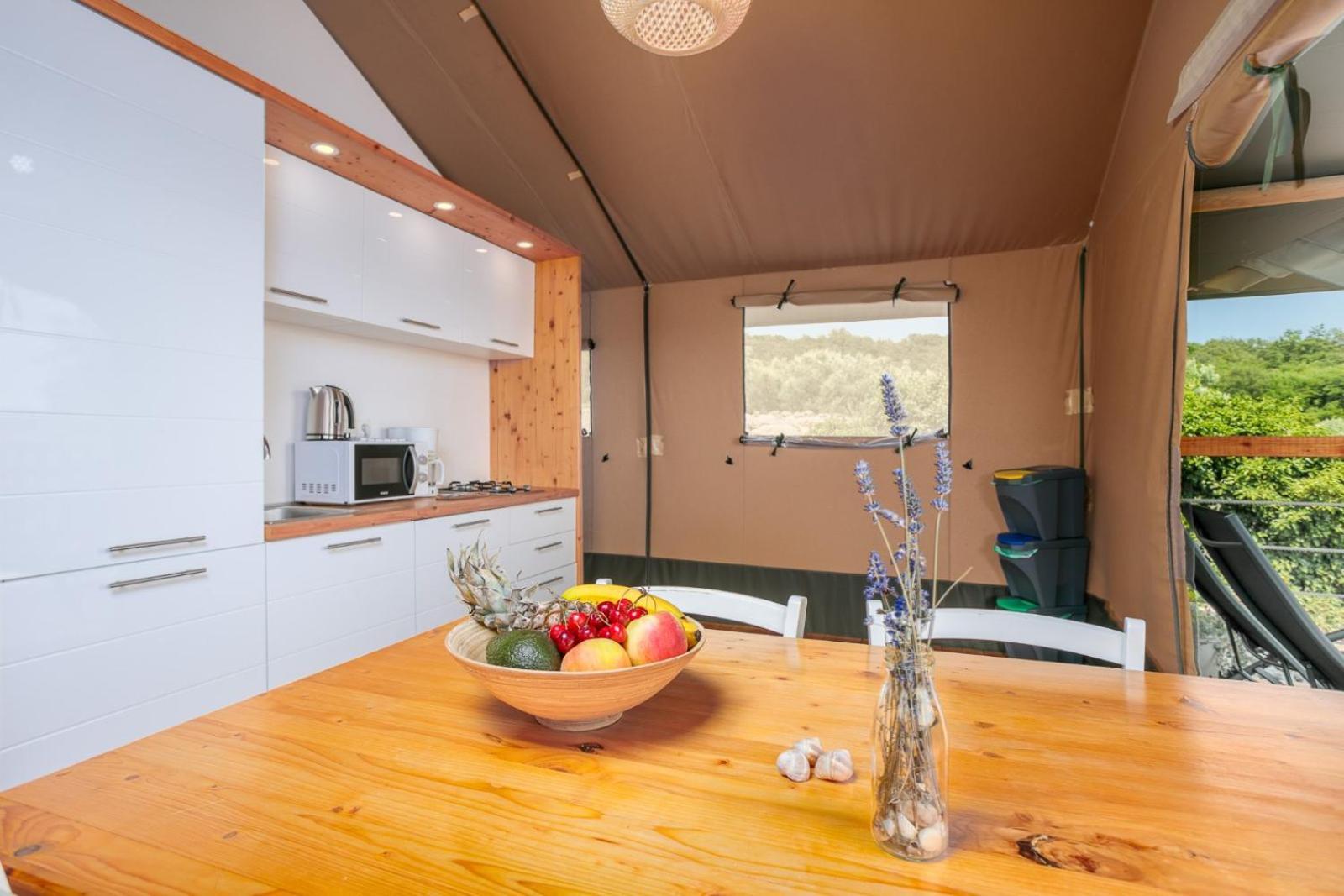 Отель Prima Insula Glamping Brusici Экстерьер фото
