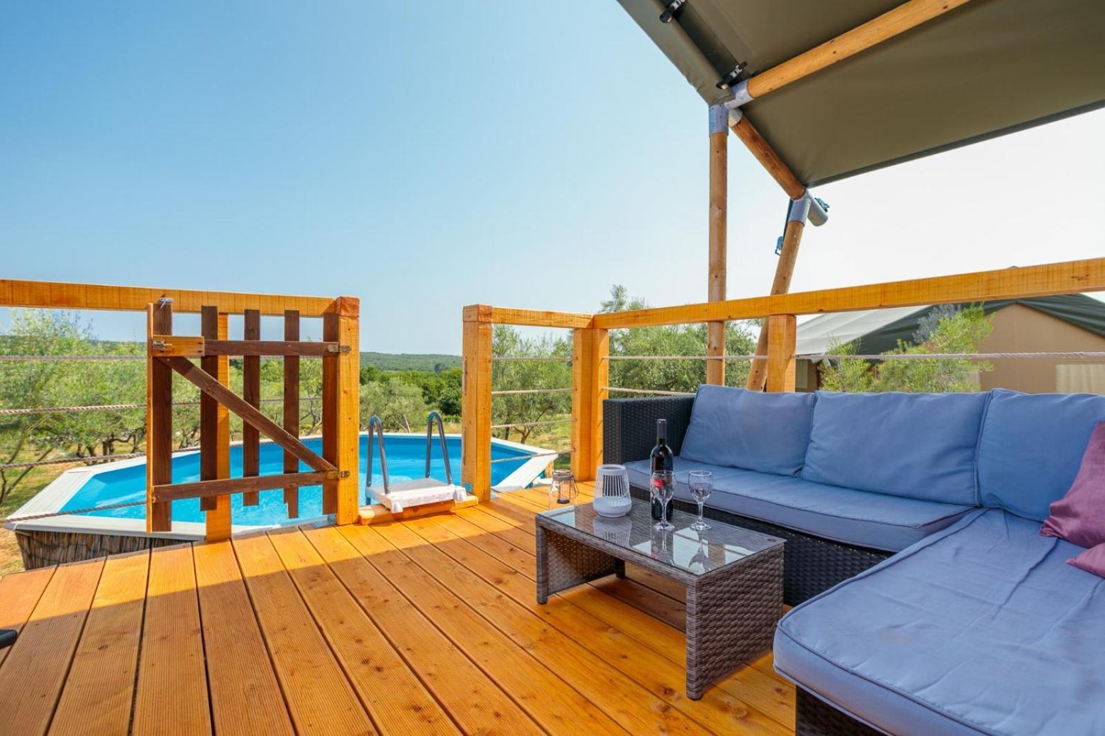 Отель Prima Insula Glamping Brusici Экстерьер фото
