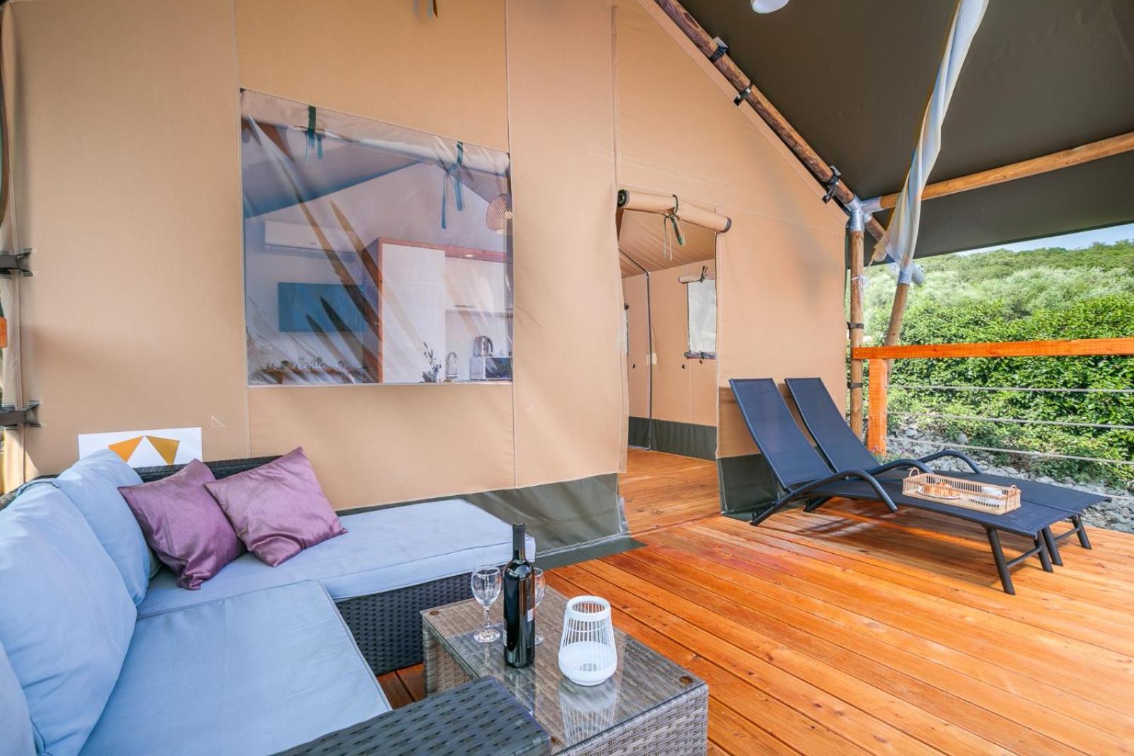 Отель Prima Insula Glamping Brusici Экстерьер фото